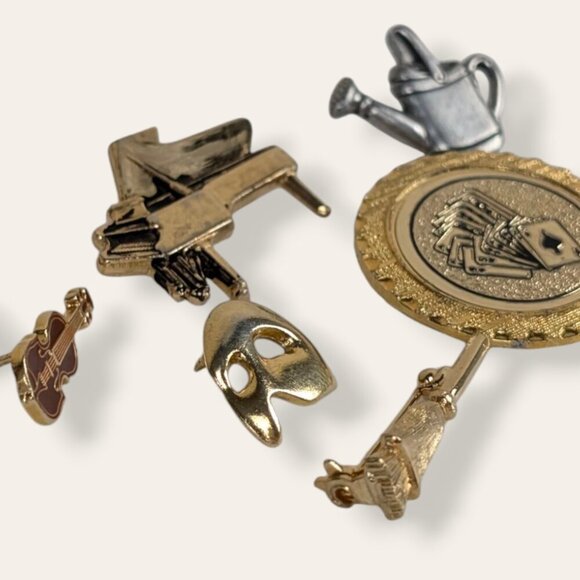 (2/$20) Lot of 6 Vintage Activity Pins - Picture 3 of 5